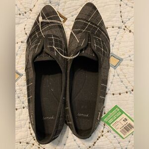 Sanuk Plaid black/gray flats size 10